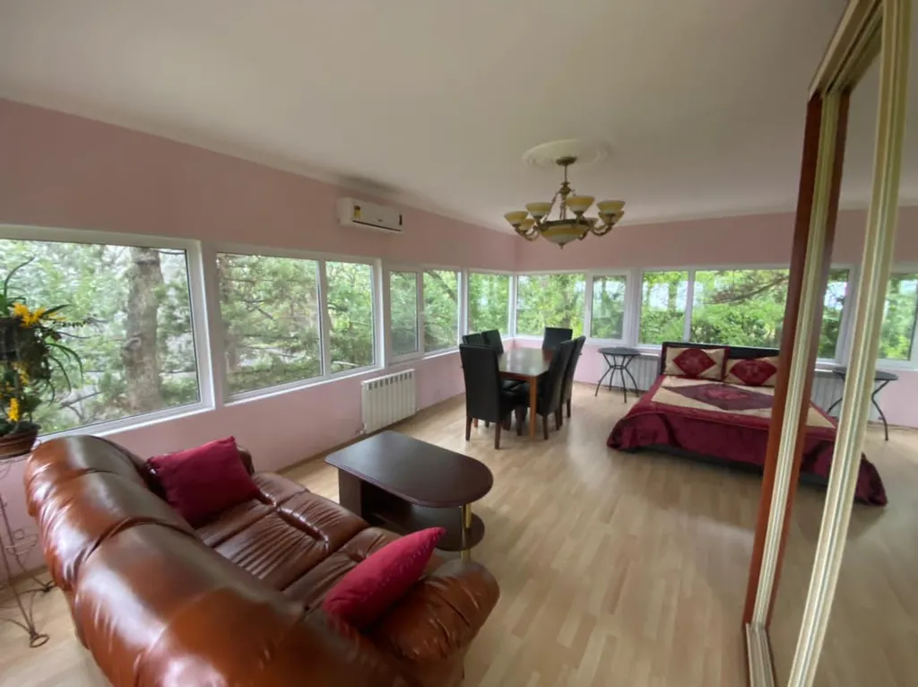 Коттедж в заповедном лесу мыса Мартьян