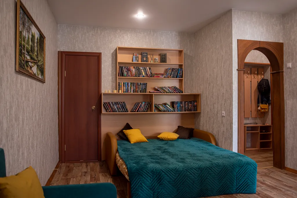 Центрее не бывает! Сразу за памятником ленина в стиле есенинская русь