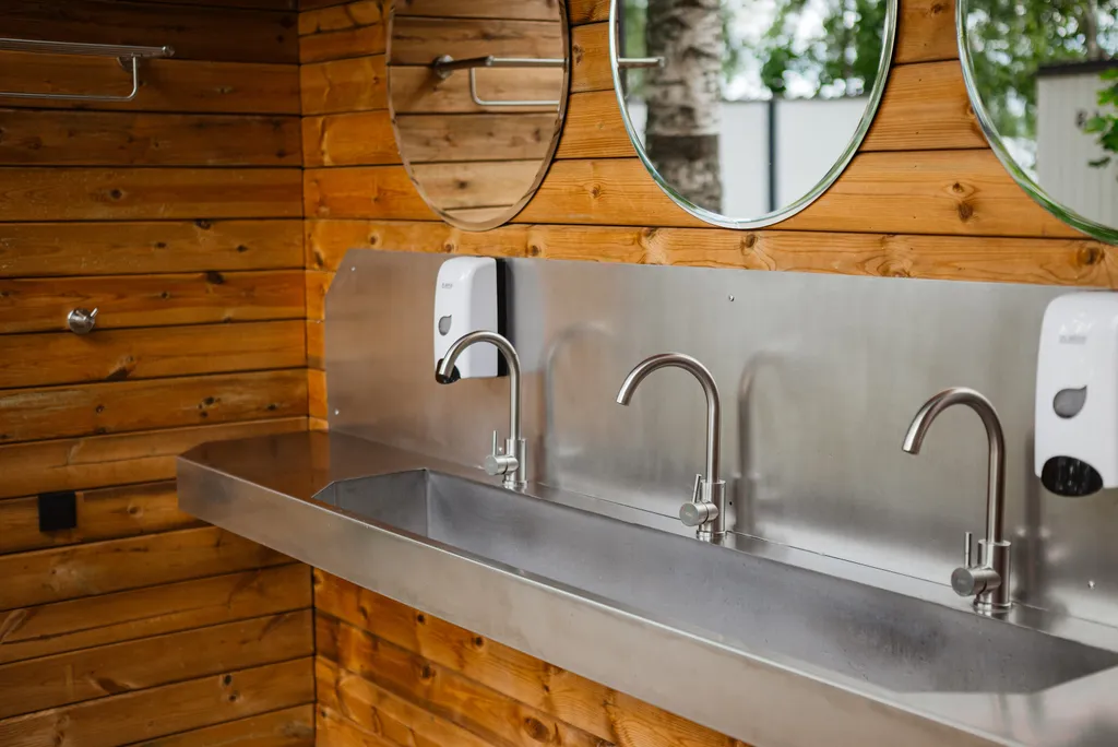 Домик-палатка Скворечник на берегу реки