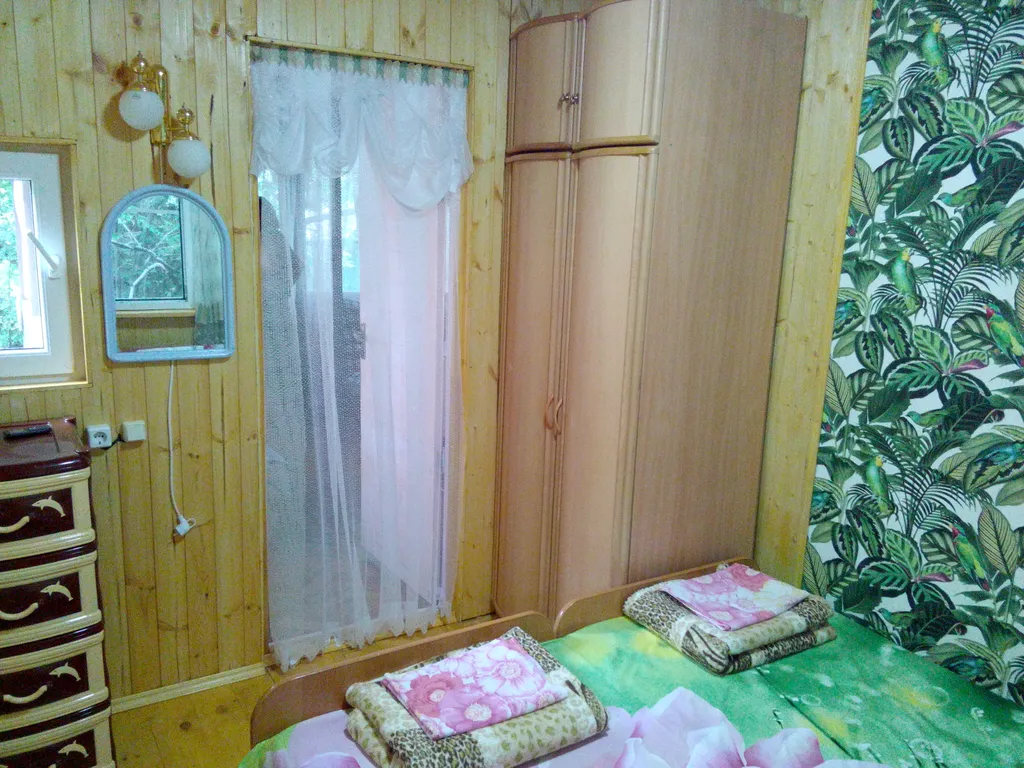 Уютный двухкомнатный домик в лесу