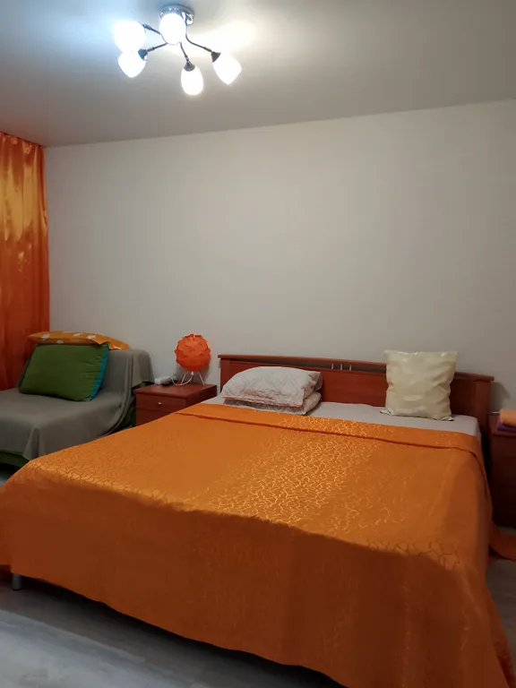 Светлая квартира с кондиционером рядом с парком Якутова