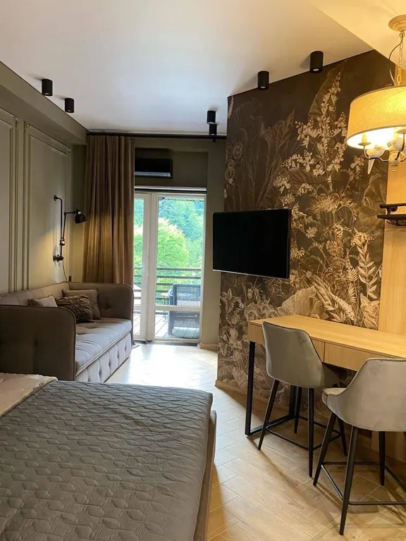 Дизайнерская студия с балконом