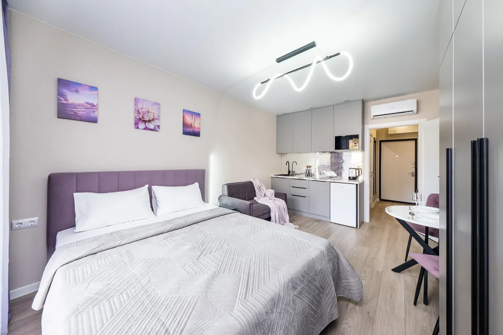 Просторная дизайнерская студия для троих