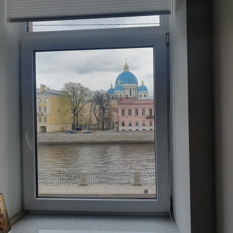 Квартира Солнечная квартира с видом на Троицкий собор в историческом центре — Санкт-Петербург