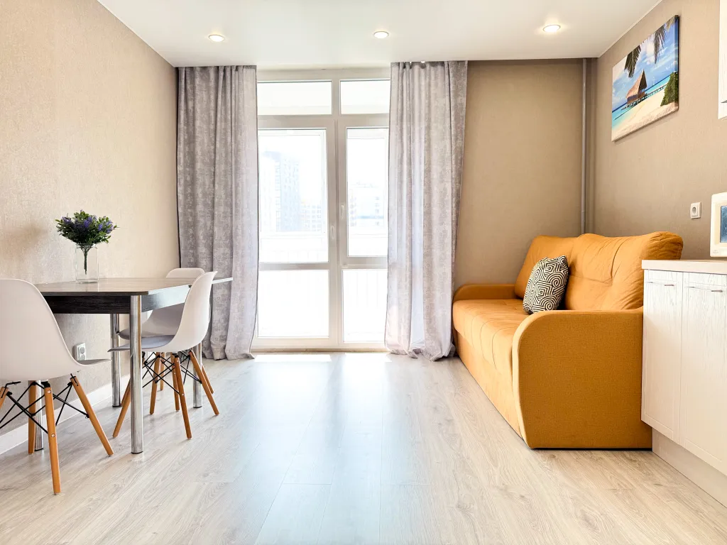 Рядом с ТЦ Круиз