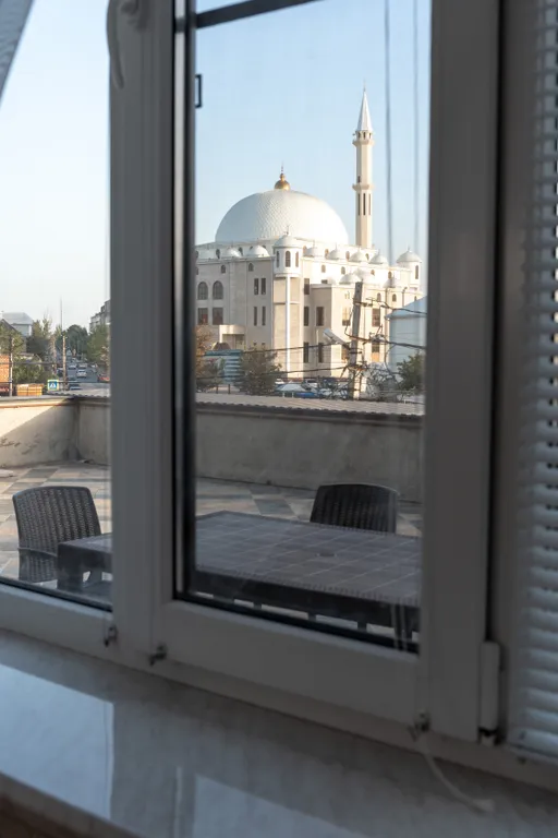 Апартаменты с видом на достопримечательность большую белую Месеть