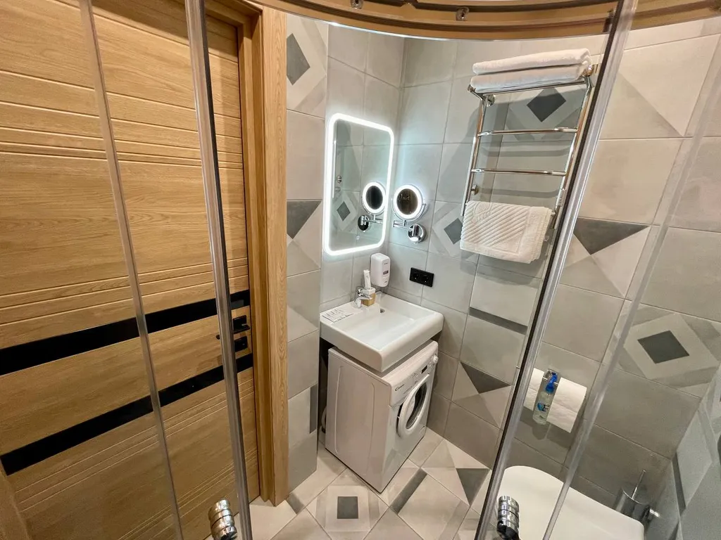 "В Гости!" на Запорожской 69  (1к студия №4 рядом с БЦ "Сити")