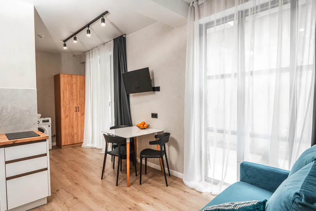 Апартаменты с отдельной спальней в центре Красной Поляны