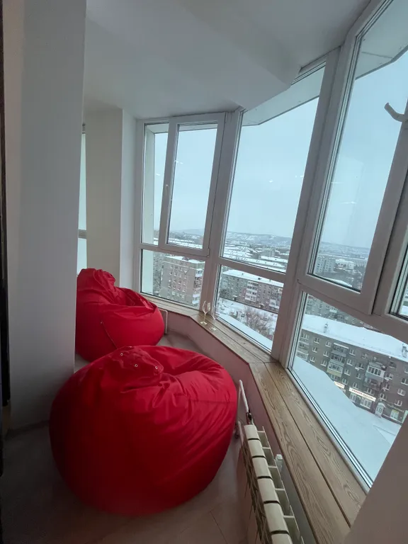 Просторная студия с панорамным видом