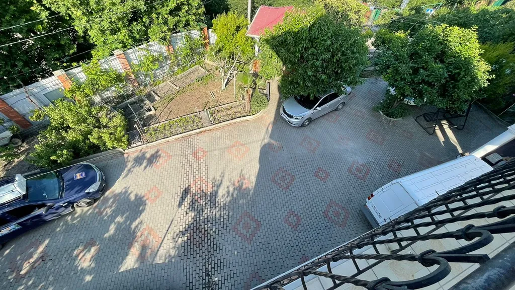 Квартира в гoстевом дoмике в цeнтре с видом на горы