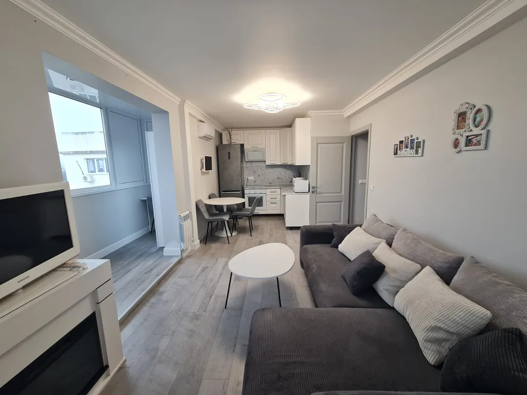 Трёхкомнатная квартира в Сочи  с видом на море и горы