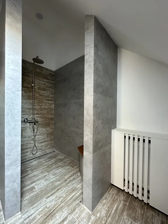 Мансардный этаж частного дома с большой террасой