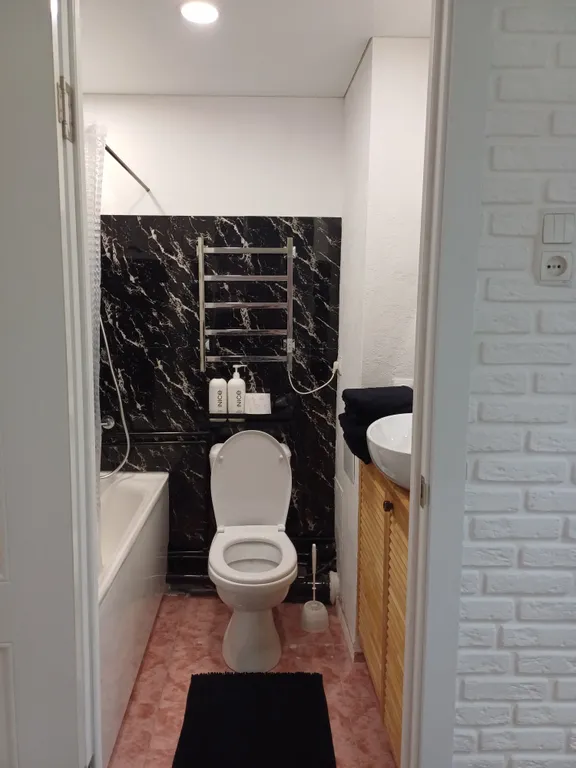 Светлая уютная квартира с большим ортопедическим диваном и кроватью