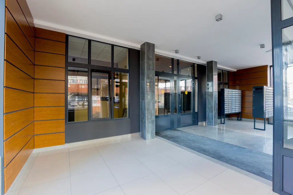 Уютная квартира в ЖК Паруса с подвесным креслом от Kravc Group