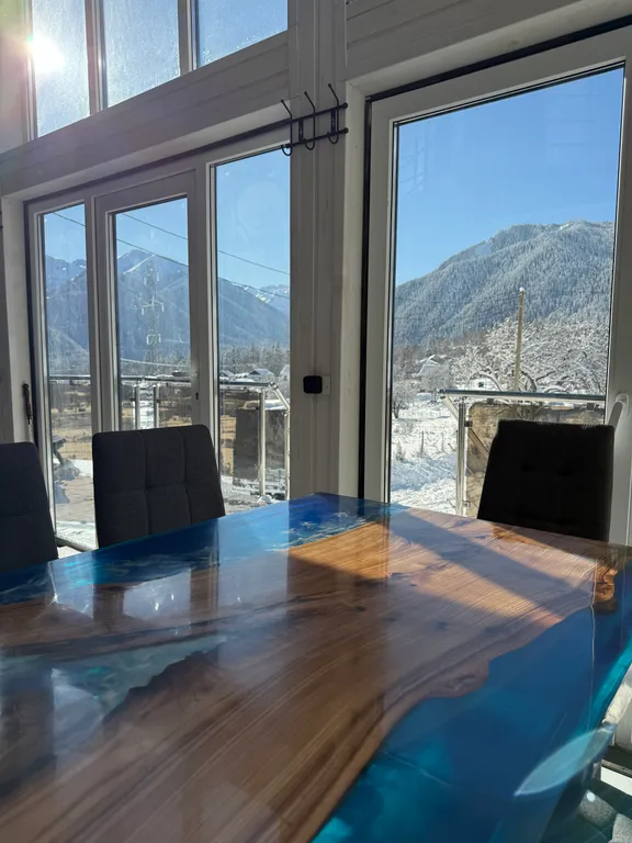 Дом в центре гор