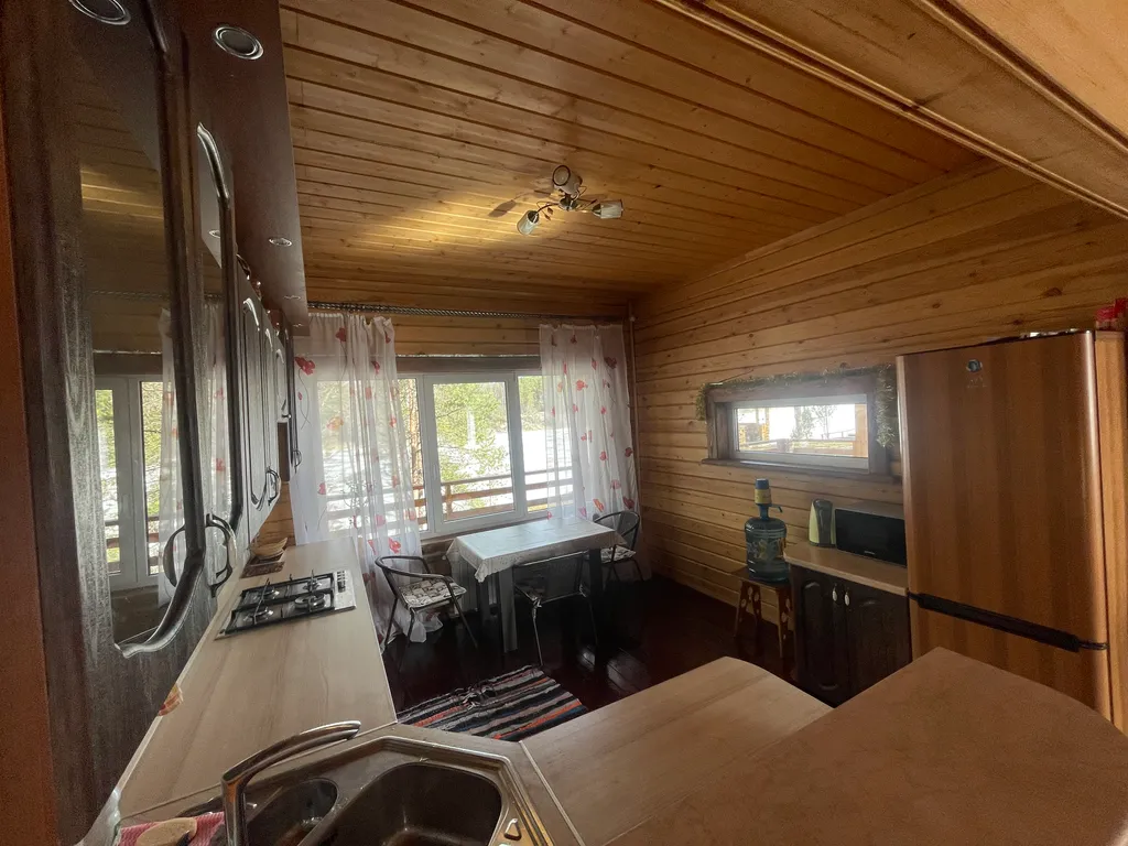 Большой уютный деревянный коттедж на самом берегу Ладожских шхер