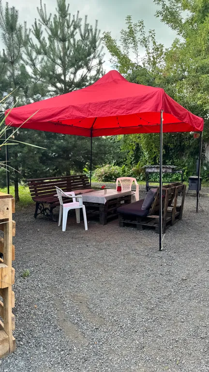 Уютный дом в черте города