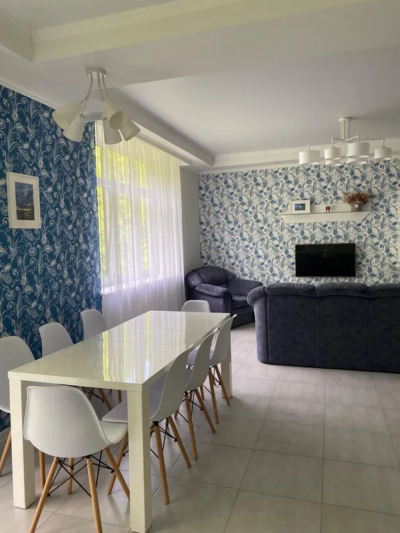 Большая квартира в тихом районе недалеко от моря