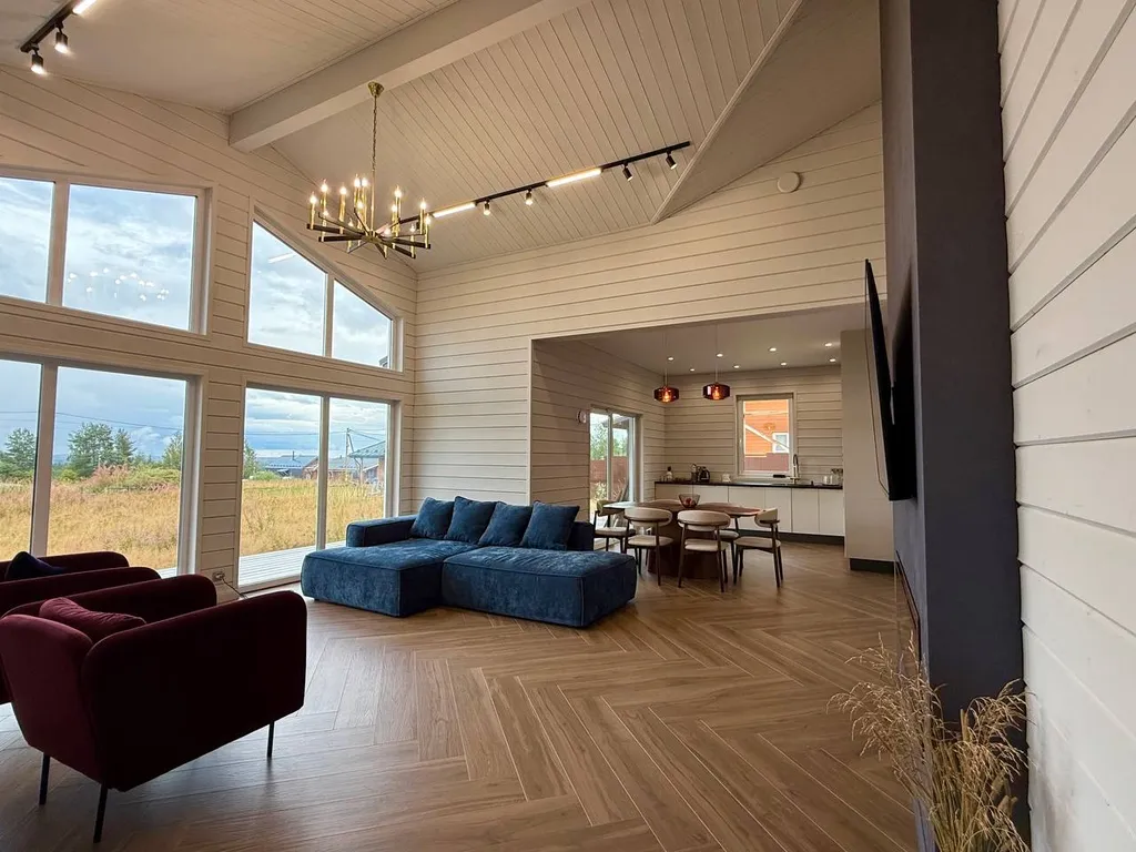 Загородный дом с большой террасой, кострищем и финской сауной