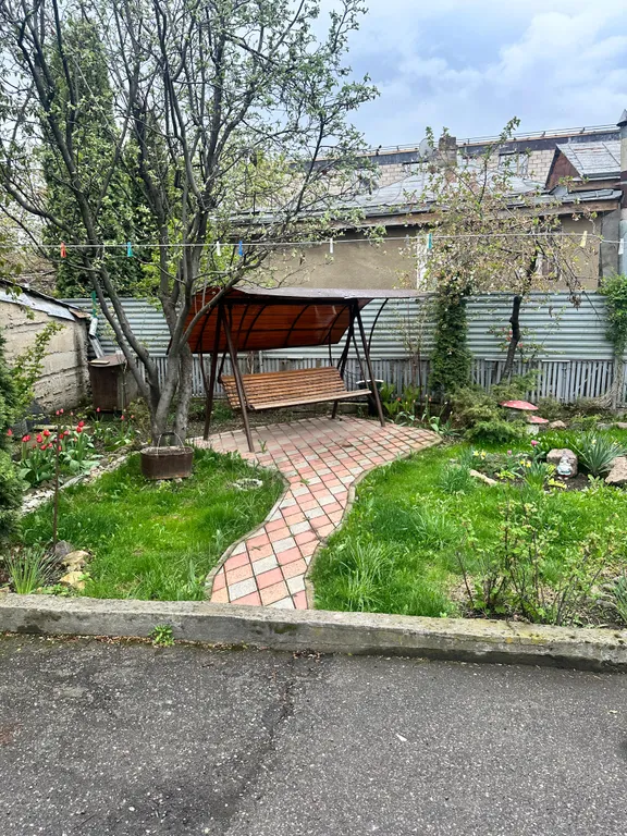 Уютный дом в центре города