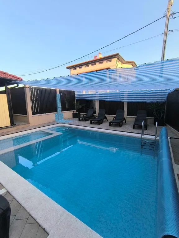 Квартира 2-комнатные апартаменты с бассейном — Геленджик