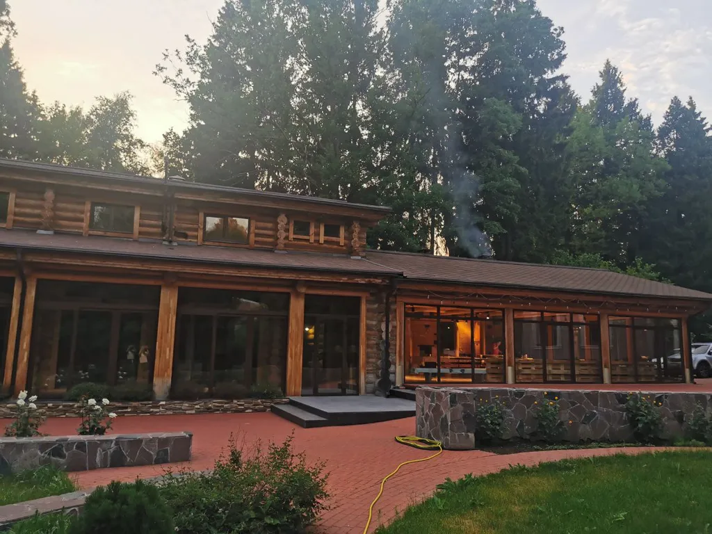 Уютный коттедж из бруса с бассейном