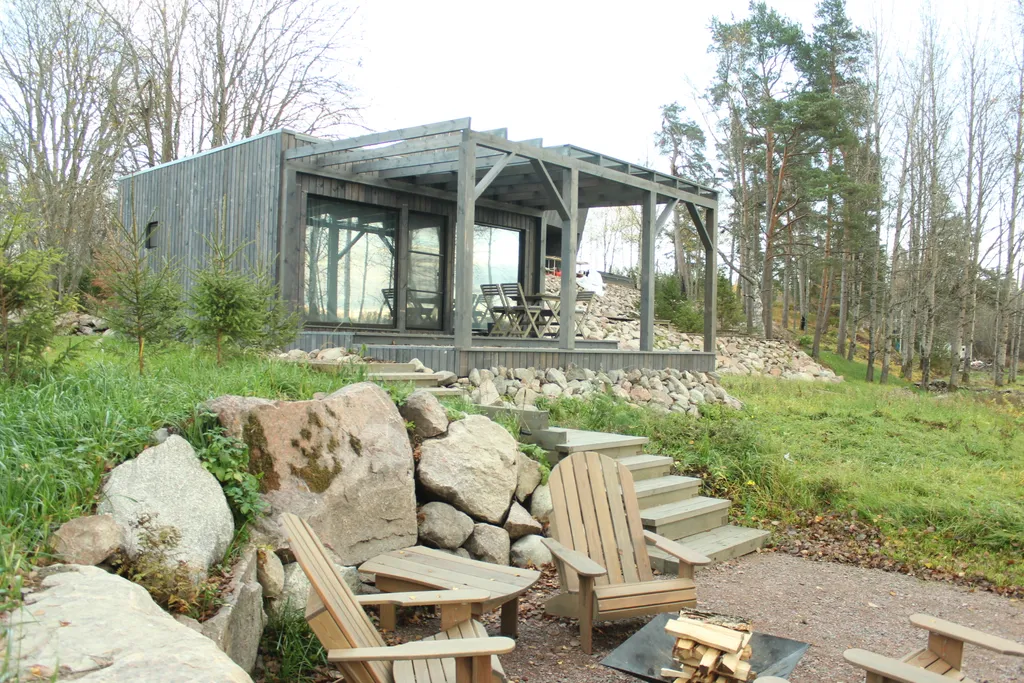 Коттедж Вилла Kaksi с видом на озеро и каменной зоной барбекю — Приозерск