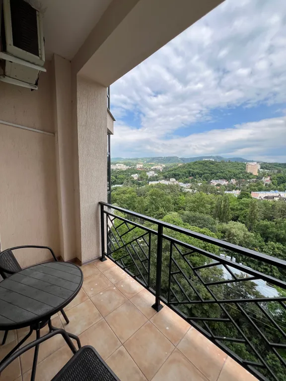 Уютная квартира с видом на горы в центре