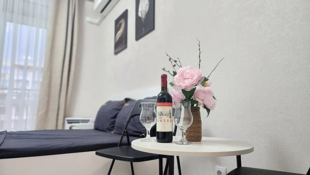 Шикарная студия с видом на бассейн