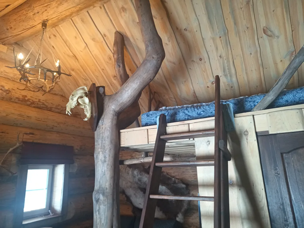 Шале из большого бревна