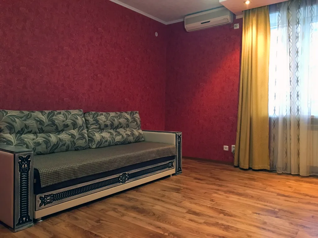 Просторная и чистая 2-к квартира в центре