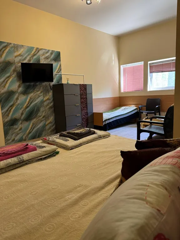 2-комнатная возле ТЦ со своим двориком