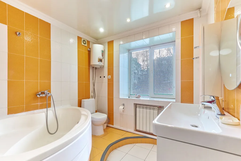 Студия с большой ванной в тихом районе у центра