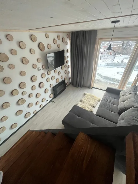 Коттедж с панорамными окнами и видом на горы