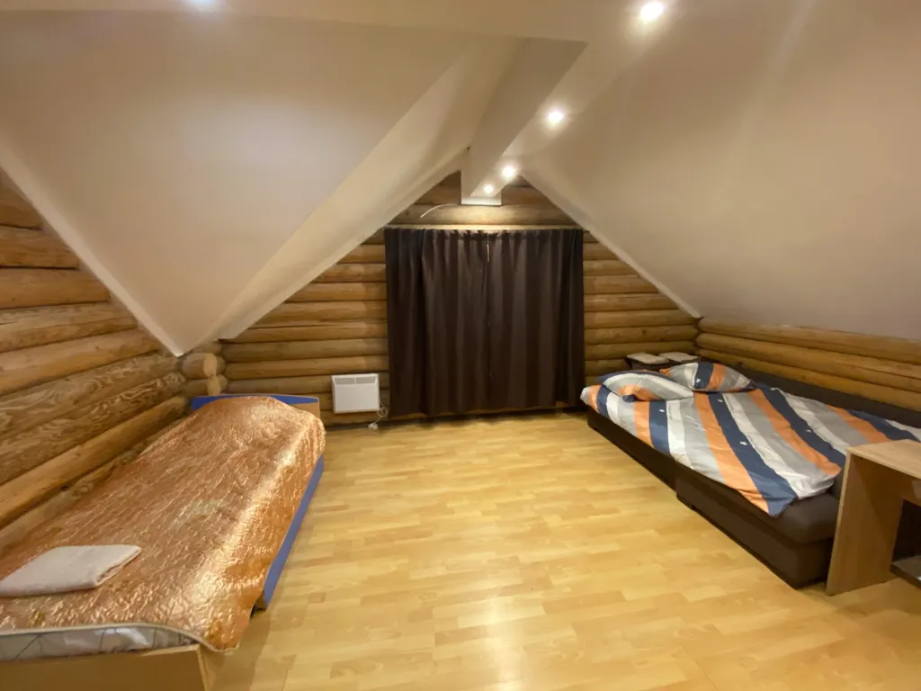 Дом с прудом