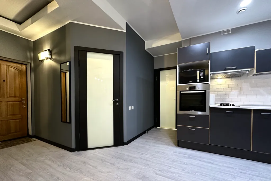 Двухкомнатная студия. Идеальная локация. Парковка во дворе.