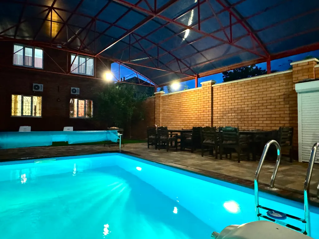 Коттедж Дом с бассейном и баней возле курзоны — аренда посуточно в Ессентуки