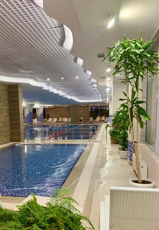 Элитная квартира с панорамным окнами витражами с видом на море