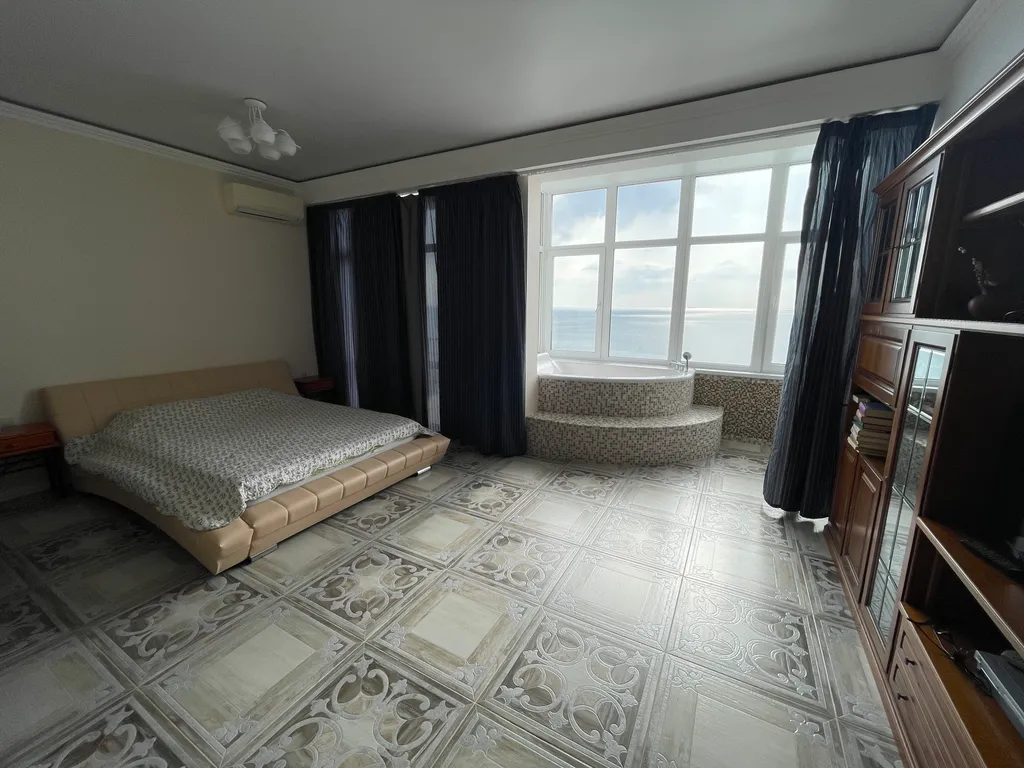 Уникальный апартамент с панорамным видом на море