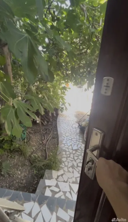 Коттедж Отдельно стоящий домик с балконом и выходом во дворик — Геленджик