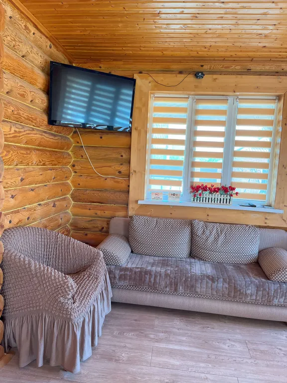 Уютный деревянный дом с видом на горы