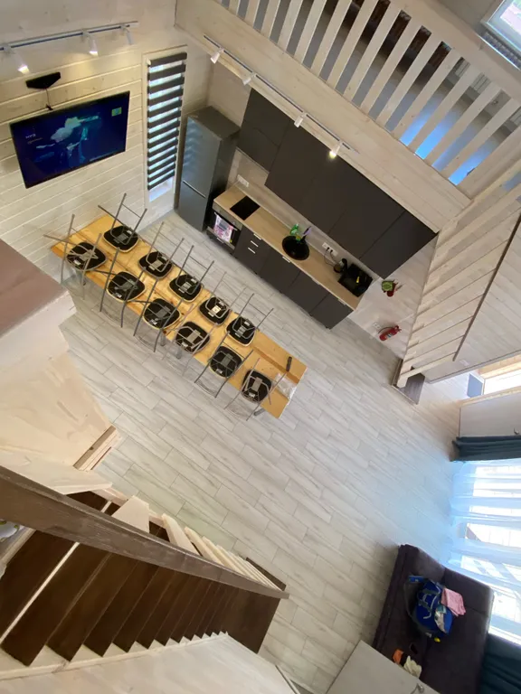 Большой дом в черте города