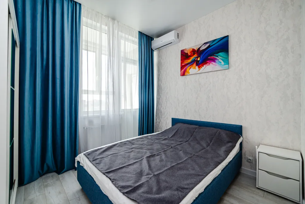 Евродвушка в центре с просторной лоджией и панорамным видом