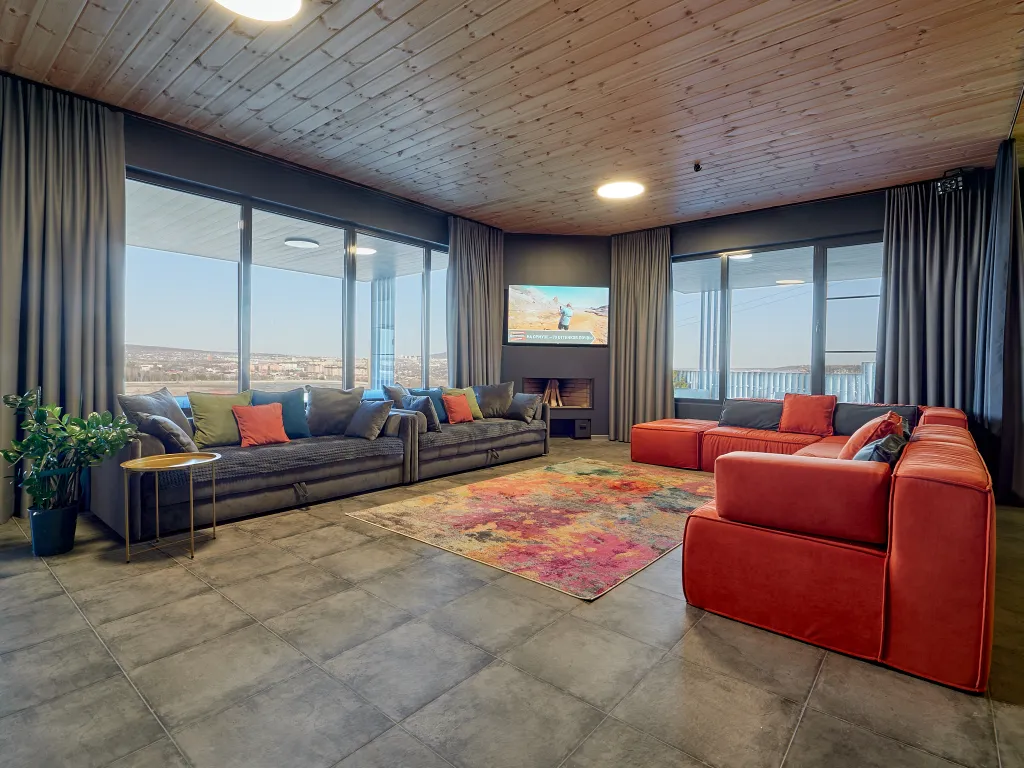 Дом с теплым бассейном, джакузи и потрясающим видом