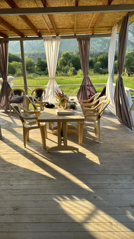 Коттедж Дом с террасой у озера — Салта