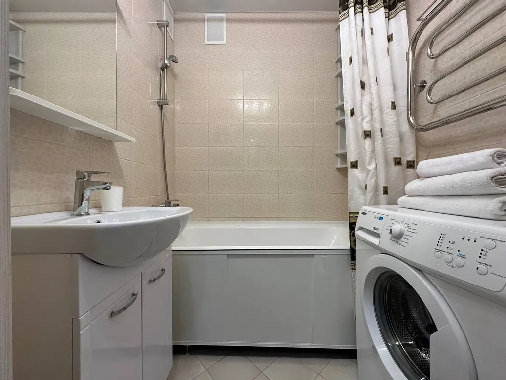 Просторная трехкомнатная квартира в тихом районе города