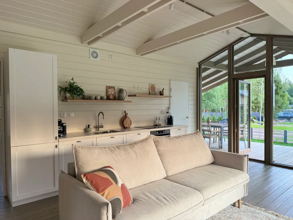 Уютный загородный дом в тишине