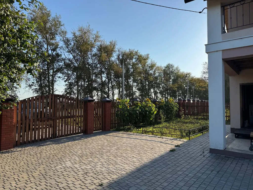 Гостевой дом с конюшней