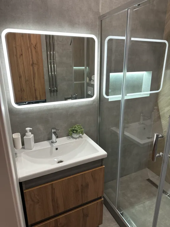 Уютная квартира в новом комплексе с дизайнерским ремонтом