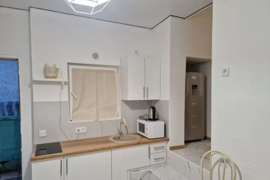 Уютная квартира с кухней, парковкой и морем за окном